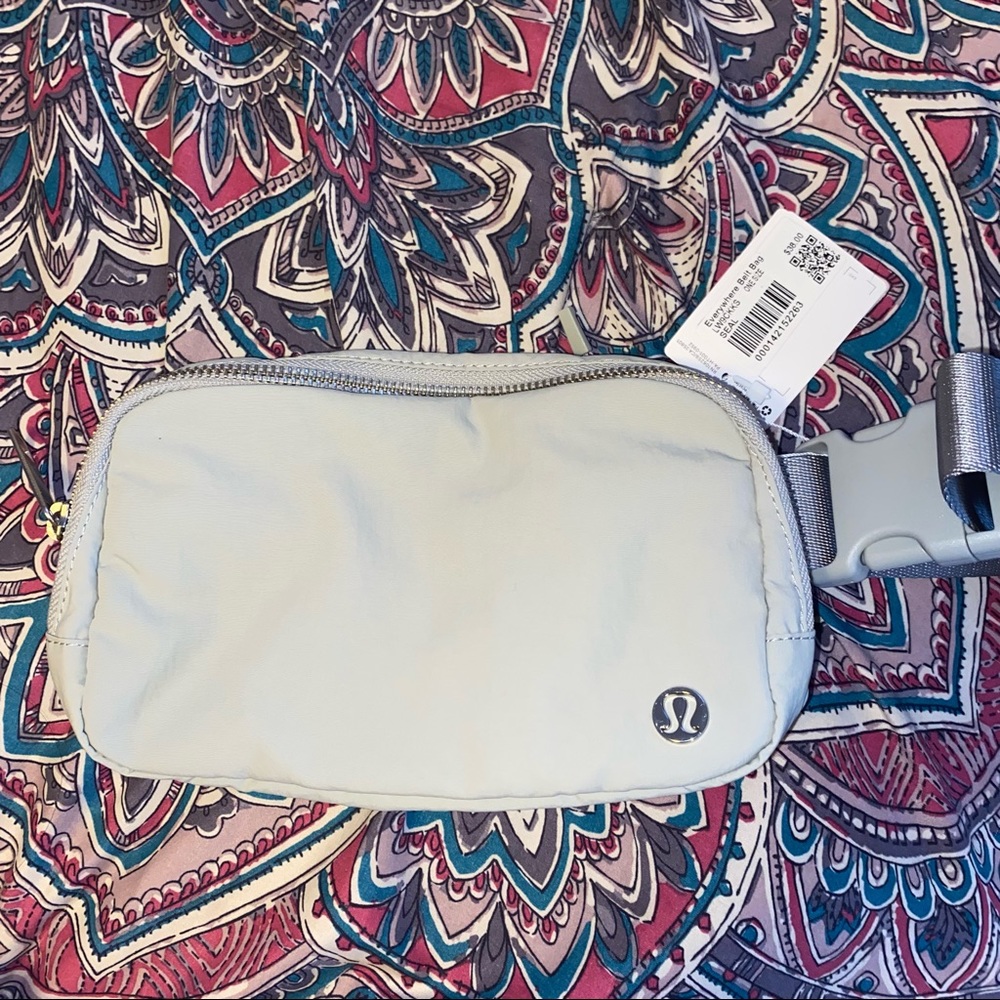 Lululemon everywhere belt bag